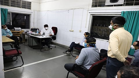 आयुक्तांची वाशी रुग्णालयाला अचानक भेट; गैरकारभार चव्हाट्यावर आल्याने कर्मचाऱ्यांचे धाबे दणाणले....