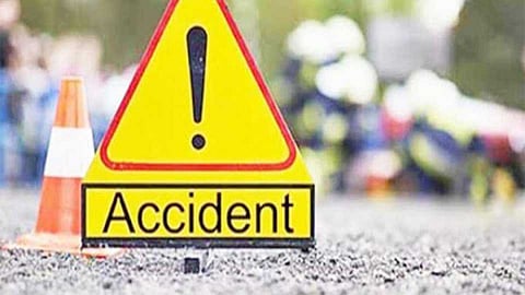 Akola News: A truck hit while coming to the village on a two-wheeler