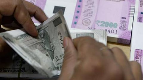 पुण्यात गुणवाढीसाठी अधिकाऱ्याने घेतले 20 लाख रुपये
