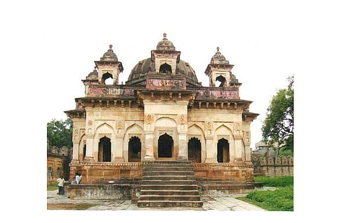 Queen's monument built in Chandrapur in love with the king