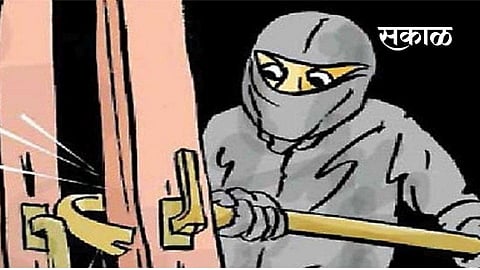 Theft at the house of former mayor of Tivasa in Amravati district