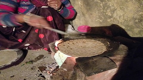chuli varchi bhakri.jpg