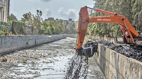नाले सफाई लटकणार, विलंबाने निवीदा काढण्याचा फटका