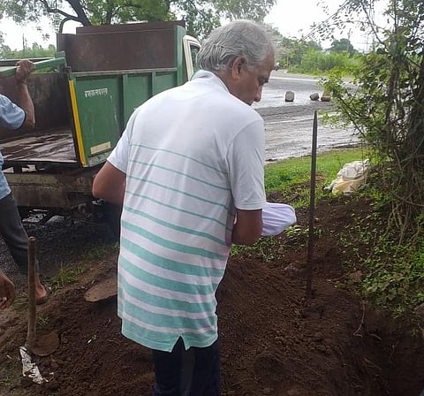 cremated the monkey and showed humanity in utur kolhapur