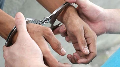 पाेलिस बनले भिकारी, रुग्ण अन् कुरिअर बाॅय; फरारी आराेपी पकडले