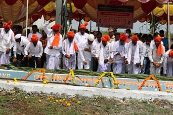 dharashiv galap.jpg