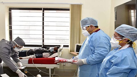 मुंबईकरांच्या मदतीला धावले वर्ध्यातील 45 डॉक्टरांचे पथक