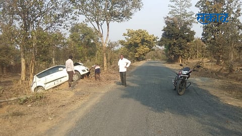 contractor vehicle meet accident due to potholes on newly constructed road in gadchiroli