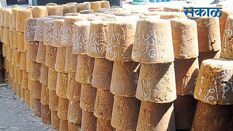 The Production Cost Of Jaggery Is 36 Rupees And It Is Sold At 35 Rupees Kolhapur Marathi News