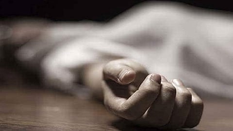 दारुड्या पतीला कंटाळून भंगार डिलर शोधला, पण त्याने अंगावर ओतलं...