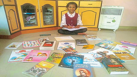 जिल्हा परिषद शाळेच्या शिक्षकाने राबविला "होम स्कुलिंग" चा प्रयोग