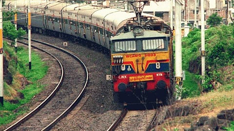 Akola News: 3 additional special trains for passengers