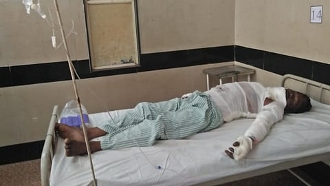 औरंगाबाद : जखमी निवृत्ती वाघ यांच्यावर घाटी रुग्णालयात उपचार सुरू आहेत.