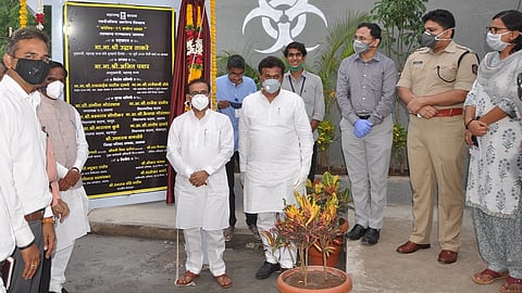 जालना : कोरोना चाचणी प्रयोगशाळेच्या उद्घाटनप्रसंगी आरोग्यमंत्री राजेश टोपे, केंद्रीय राज्यमंत्री रावसाहेब दानवे आदी.