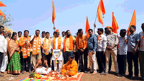 kolhapur shiv sena protest for karnataka government opposed