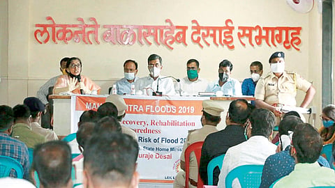 पूरग्रस्त गावांतील महिलांना 'या' सुविधा द्या : ऍड. वर्षा देशपांडे