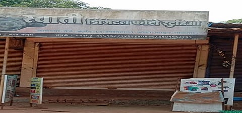Locked down photographers cameras due to lockdown In mandangad kokan marathi news