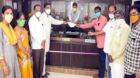 नांदेड - प्राथमिक शिक्षकांच्या प्रलंबित मागण्यांचे निवेदन सादर करण्यात आले.