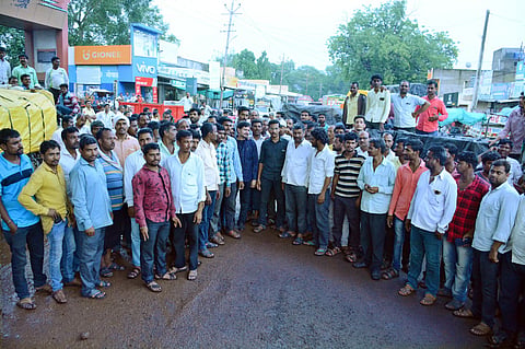 onion auction satana.jpg