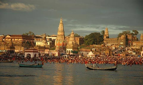 माघी वारीसाठी पंढरपुरात भाविकांची गर्दी... दर्शनासाठी लागताहेत 15 तास