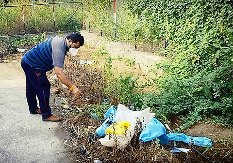 Akola News: PPE kit lying in Shivars cremation ground for two days