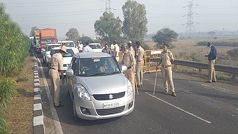 near kognoli checking for vehicle from police in road in belgaum