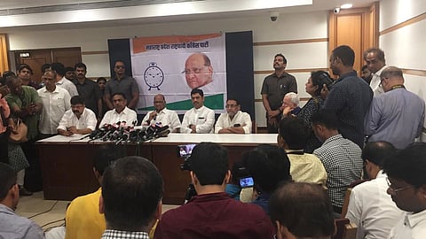 दिल्लीच्या तख्तापुढे झुकणार नाही : शरद पवार