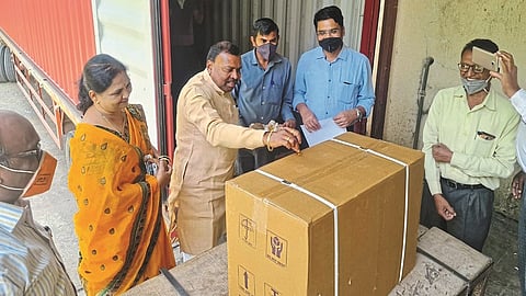two container of thread from naik cotton mill yavatmal depart to china