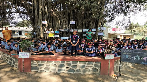 कावळा म्हणतो काव काव, माणसा माणसा झाडे लाव !
