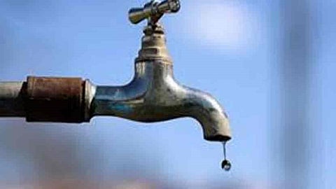 जलवाहिनी फुटल्याने नवी मुंबई, ठाण्यात पाण्यासाठी हाल!