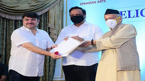 कोरोना काळात पडद्यामागील कलाकारांना मदत केल्याबद्दल प्रशांत दामले यांचा सन्मान