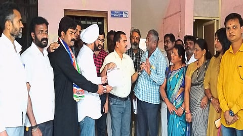 Complaint for missing wall At Aurangabad