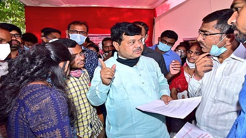 'प्राथमिकच्या शिक्षकांना डावलणे ही योग्य बाब आहे का'? प्रविण दरेकर यांचा सवाल