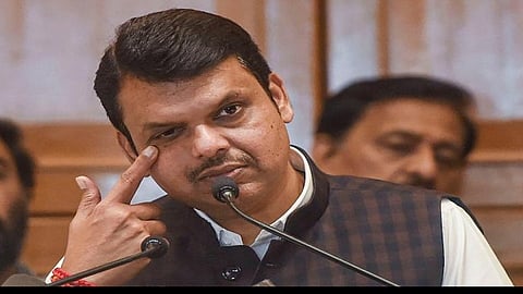 कंत्राटदारांवर फडणवीस सरकारची मेहरबानी; कॅगचा ठपका; बांधकाम आणि जलसंपदा विभागात उधळपट्टी