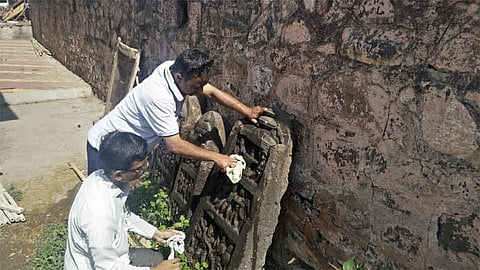 शिरोळ तालुक्यातील कोथळीत आढळला दुर्मिळ वीरगळ लेख