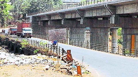 जगबुडी नदीवरील जुन्या पुलावरून वाहतूक अखेर बंद