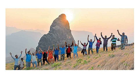 साठीच्या आडूरकरांनी किडनी दान करूनही केला लिंगाणा सर