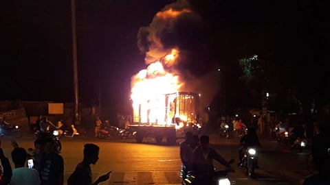 पिंपरीत फायबरचे स्वच्छतागृह खाक