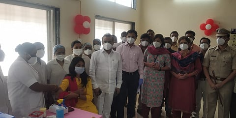 A dry run of corona vaccination has been started for the health workers of the District Surgeon in the presence of Health Minister Rajesh Tope at Jalna District Covid Hospital on Saturday..jpg