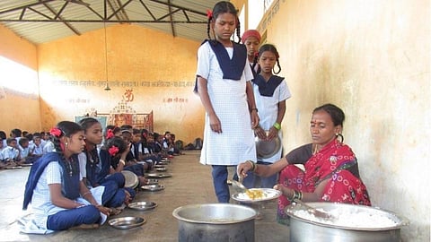 A statement has been issued to get the salary of the employees who have been cooking school nutrition food for 11 months..jpg