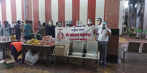 पिंपरीतील आनंदनगर झोपडपट्टीसाठी माणुसकी आली धावून, बघा किती छान काम करताहेत
