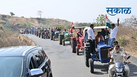 Anna Hazare holds a tricolor rally from Ralegan Siddhi to Parner on Republic Day.jpg