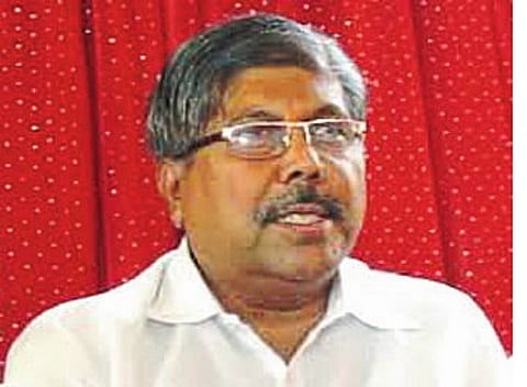 Among the graduates, Chandrakatdada's heir is from Pune or Kolhapur