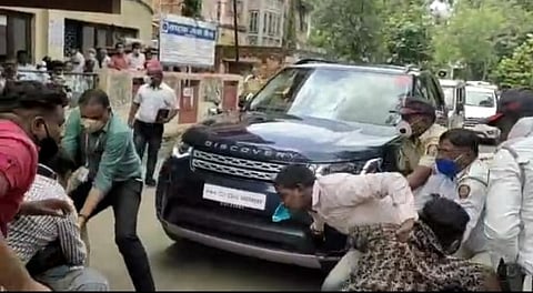 धुळ्यात अभाविपच्या कार्यकर्त्यांवर लाठीचार्ज !