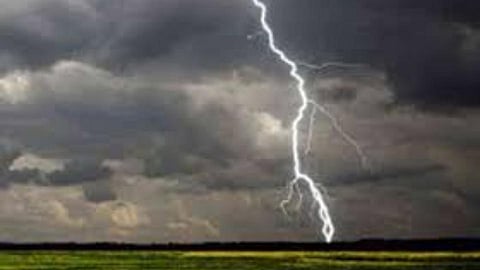 Due to unseasonal rain in chandol electricity fell on the house