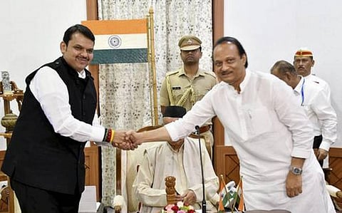 समय समय की बात, आधी सोबत होते आता क्लिनचिटवर आक्षेप