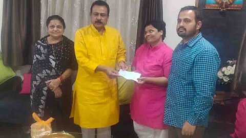 बहादरपुर वानप्रस्थ आश्रमाला डॉ. सतिश पाटील यांची मदत