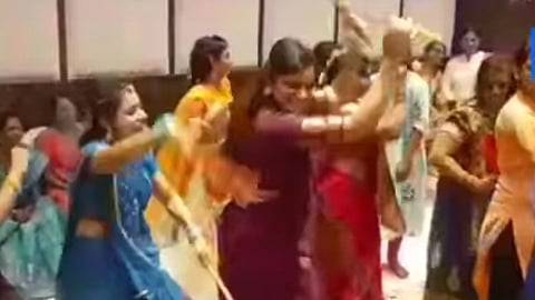 MP Navneet Kaur Rana plays dandaiya at Aamravati