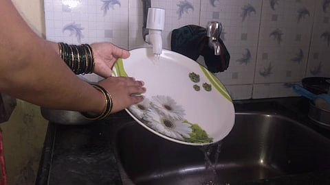 सोसायट्यांनी घरेलू कामगारांना प्रवेशबंदी थांबवावी; अन्यथा....