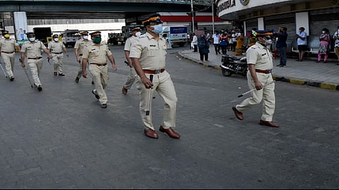New Year 2021: कोरोनाच्या संकटातही मुंबई पोलिसांचा धैर्यांचा लढा